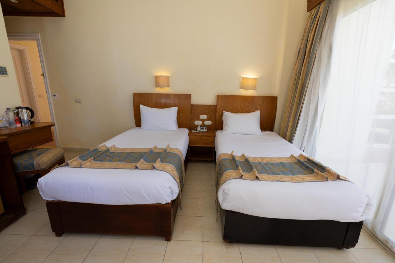 Empire Aqua Park 3*